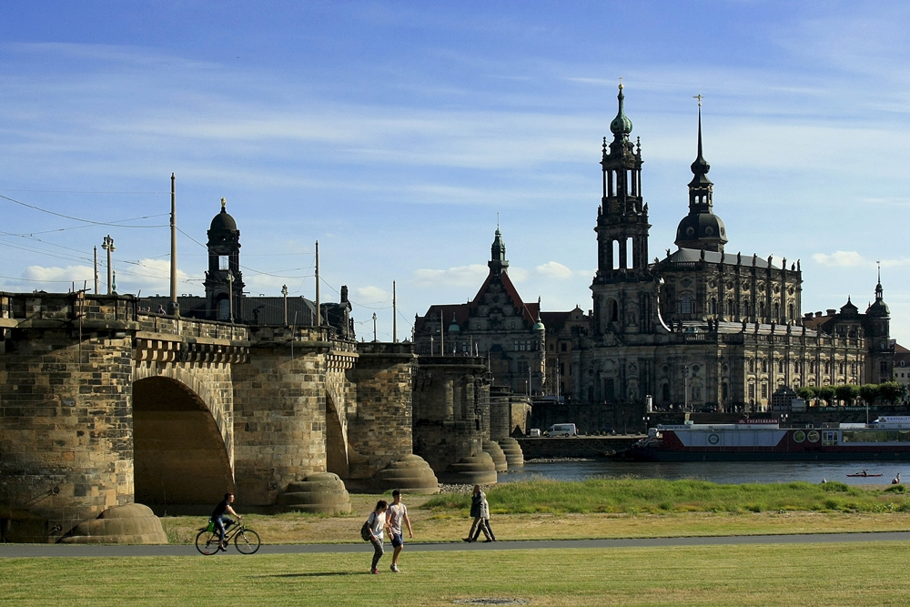 Dresden, Augustusbrücke und Kathedrale (Foto: Daniela Hofmann)